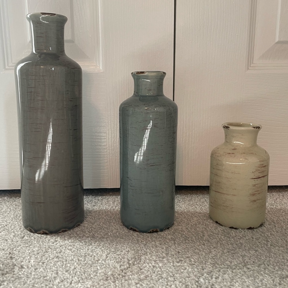 Set of 3 vases